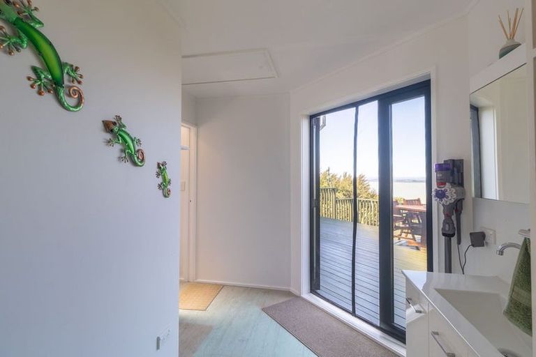 Photo of property in 54 Rotomanu Rise, Western Lake, Featherston, 5773