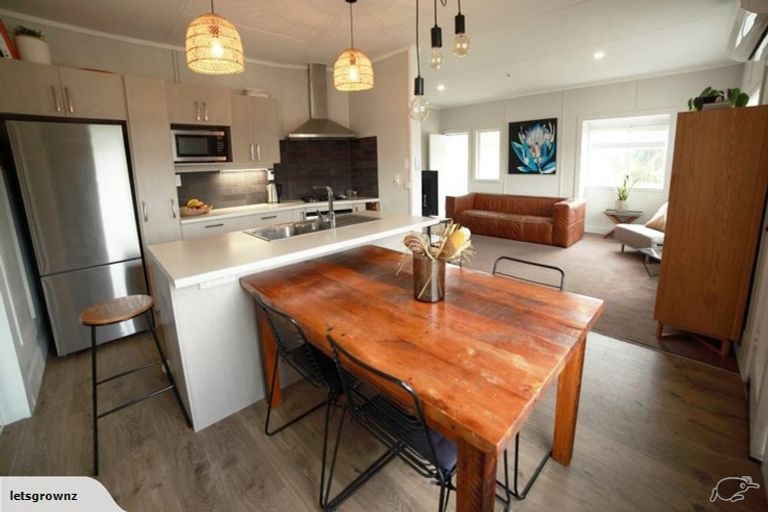 Photo of property in 7a Main Road, Raglan, 3225