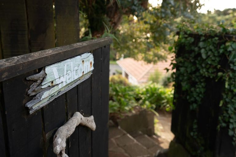 Photo of property in 108 Wellington Road, Paekakariki, 5034