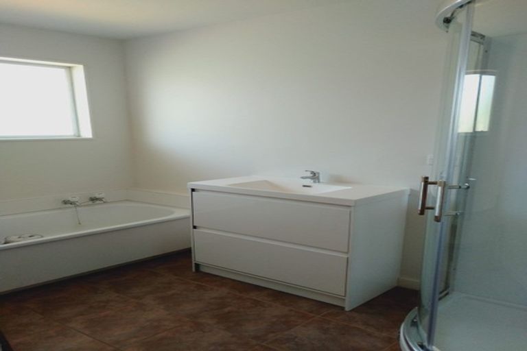 Photo of property in 2/39 Waimairi Road, Upper Riccarton, Christchurch, 8041