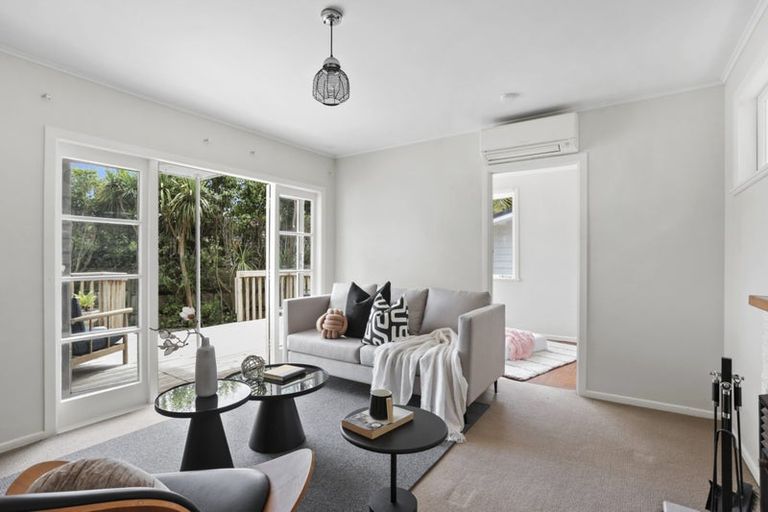 Photo of property in 12 Mayburn Road, Te Atatu Peninsula, Auckland, 0610