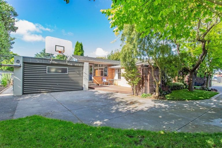 Photo of property in 6 Freebairn Street, Redwood, Christchurch, 8051