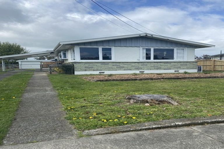 Photo of property in 18 Wavell Crescent, Lansdowne, Masterton, 5810