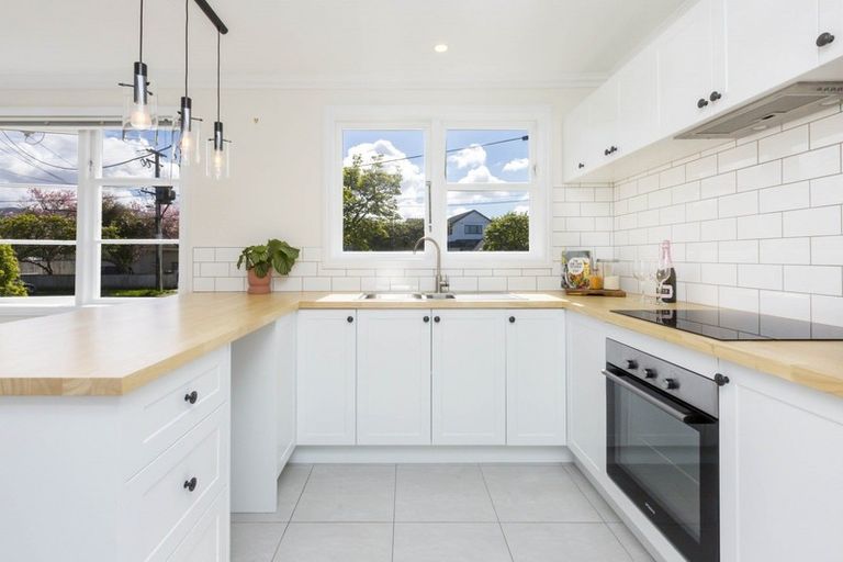 Photo of property in 16 Thackeray Street, Trentham, Upper Hutt, 5018