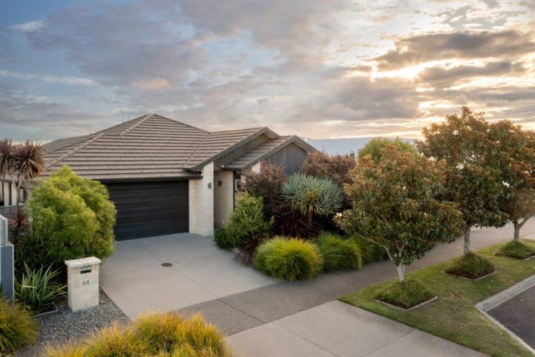 Photo of property in 44 Hiria Crescent, Papamoa Beach, Papamoa, 3118