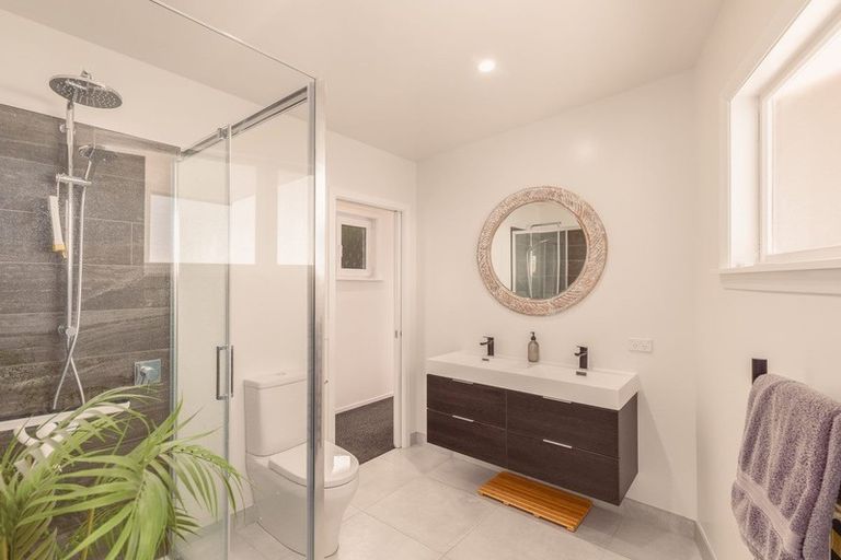 Photo of property in 93 Mount Pleasant Road, Mount Pleasant, Christchurch, 8081