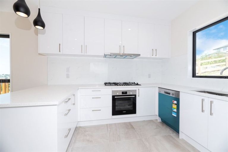 Photo of property in 8 Myra G Place, Stanmore Bay, Whangaparaoa, 0932