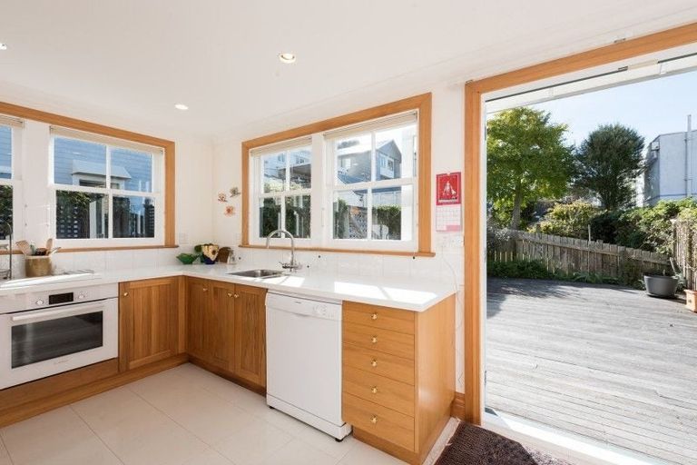 Photo of property in 18a Saint Mary Street, Thorndon, Wellington, 6011