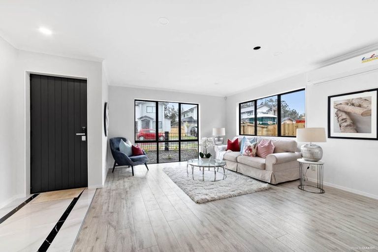 Photo of property in 11 Thomas Rielly Avenue, Hobsonville, Auckland, 0616