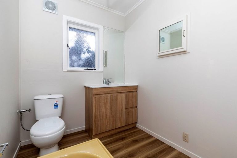 Photo of property in 109-111 Whangaparaoa Road, Red Beach, 0932