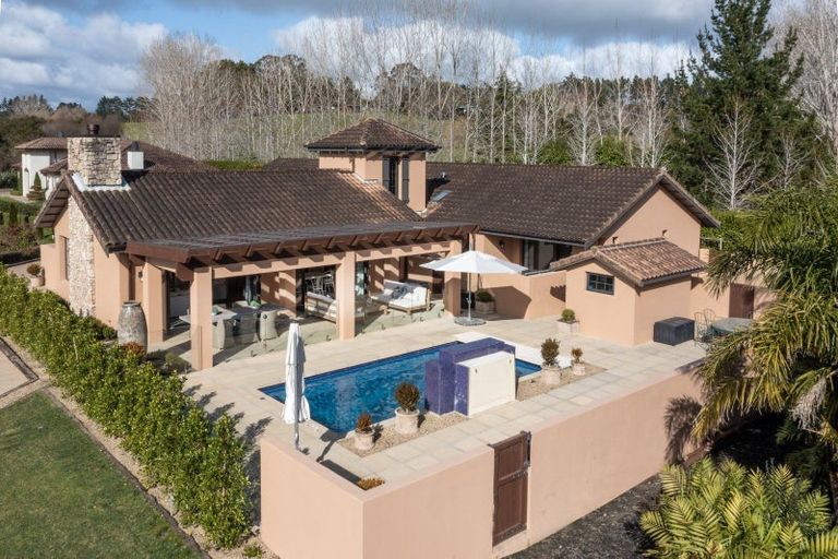 Photo of property in 38 Brownhill Road, Whitford, Manurewa, 2576