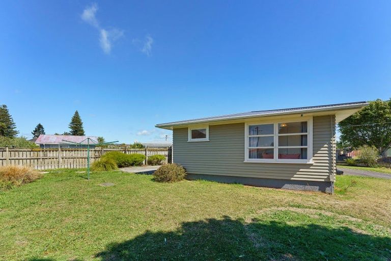 Photo of property in 14 Totara Street, Otaki, 5512