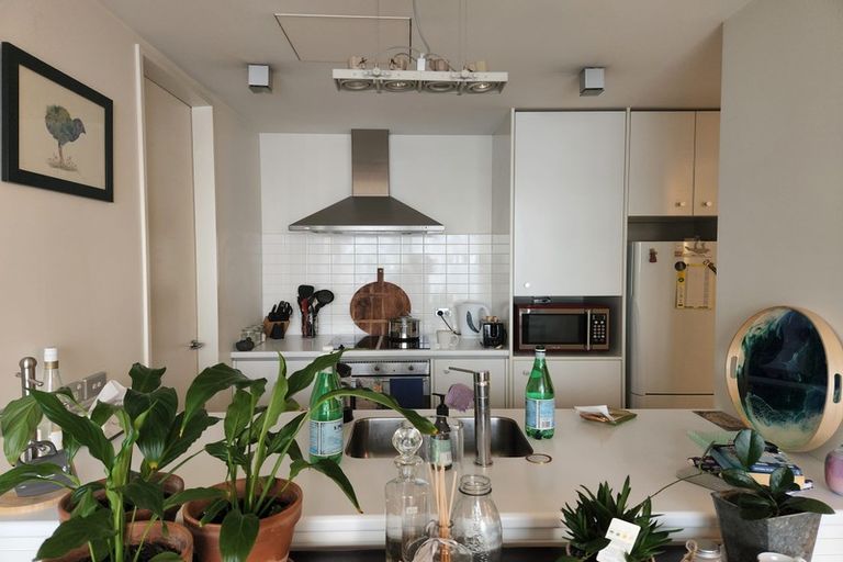 Photo of property in Montreaux Apartments, 2j/164 The Terrace, Wellington Central, Wellington, 6011