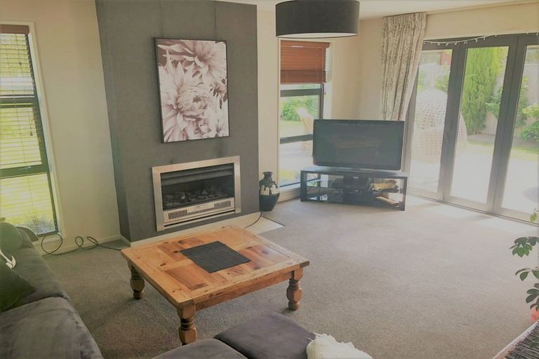Photo of property in 1 Hawthorn Mews, Rangiora, 7400