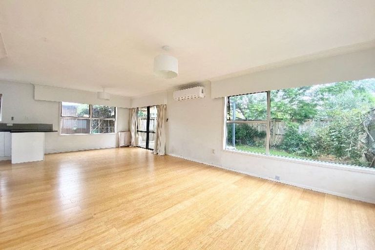 Photo of property in 1/17 Thornton Road, Milford, Auckland, 0620