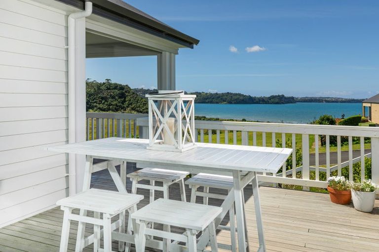 Photo of property in 98 Ahumoana Road, Okura Bush, Albany, 0794