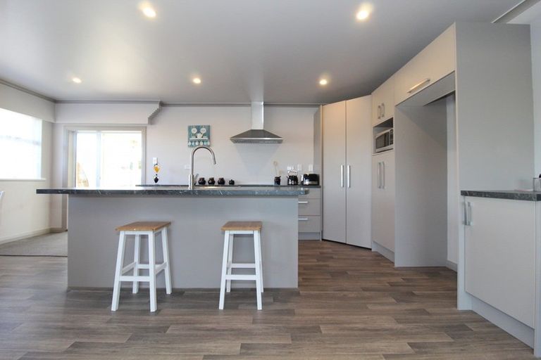 Photo of property in 30 Timaru Road, Waimate, 7924