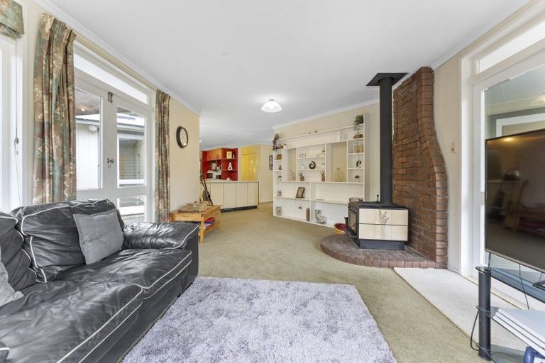 Photo of property in 393 Aokautere Drive, Aokautere, Palmerston North, 4471