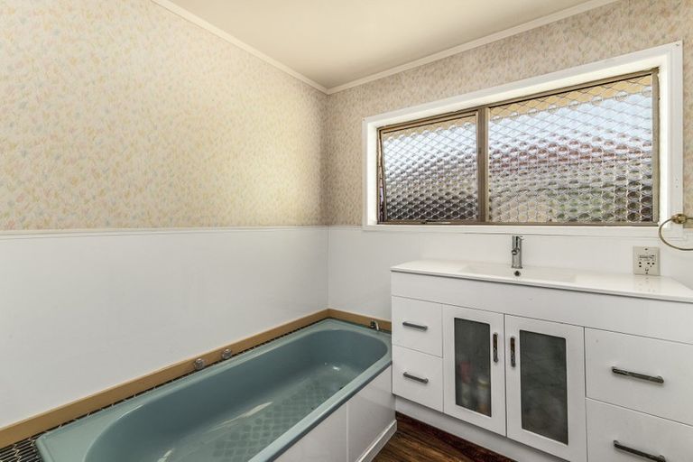 Photo of property in 13 Waimai Avenue, Weymouth, Auckland, 2103