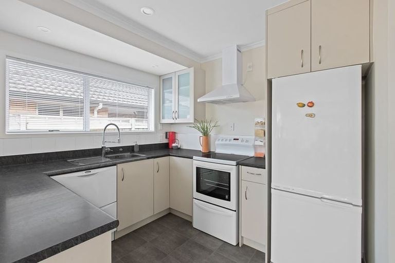 Photo of property in 32a Edward Avenue, Orewa, 0931