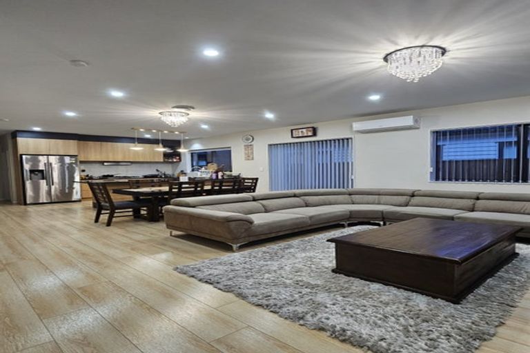 Photo of property in 24 Survila Street, Takanini, 2110