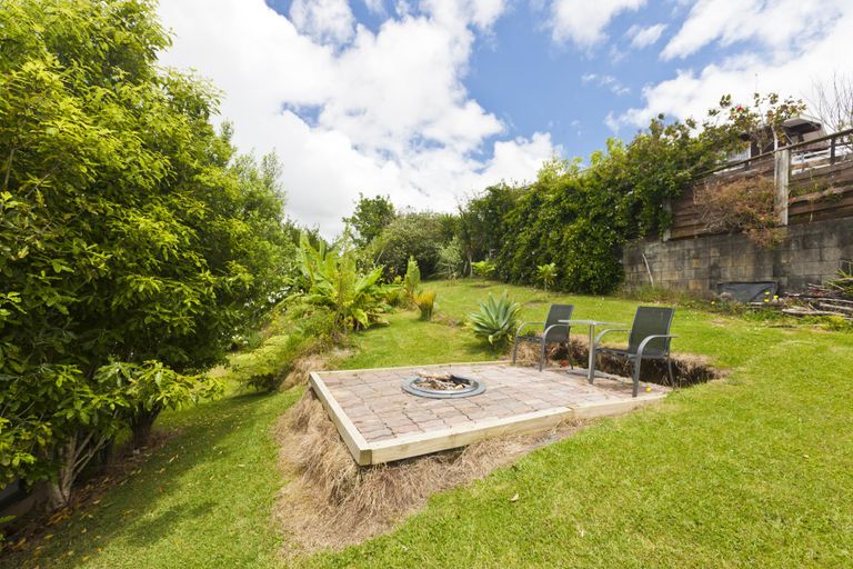 Photo of property in 2 Hilltop Avenue, Morningside, Whangarei, 0110