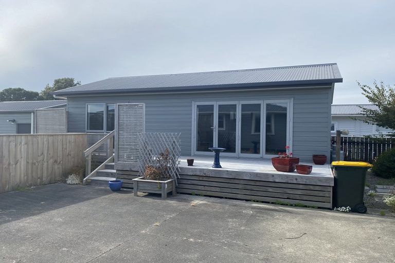 Photo of property in 8 Hadfield Place, Paraparaumu Beach, Paraparaumu, 5032