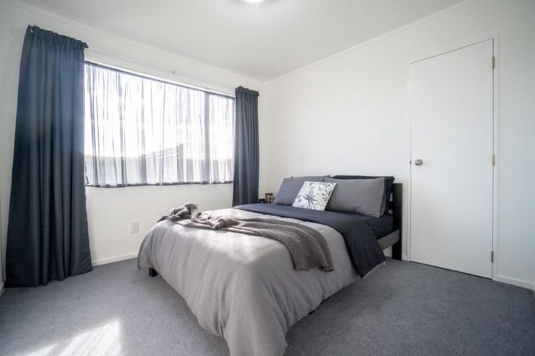 Photo of property in 8 Logan Place, Kelvin Grove, Palmerston North, 4414