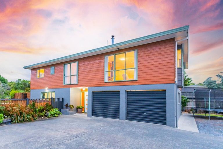 Photo of property in 191 Mazengarb Road, Paraparaumu, 5032