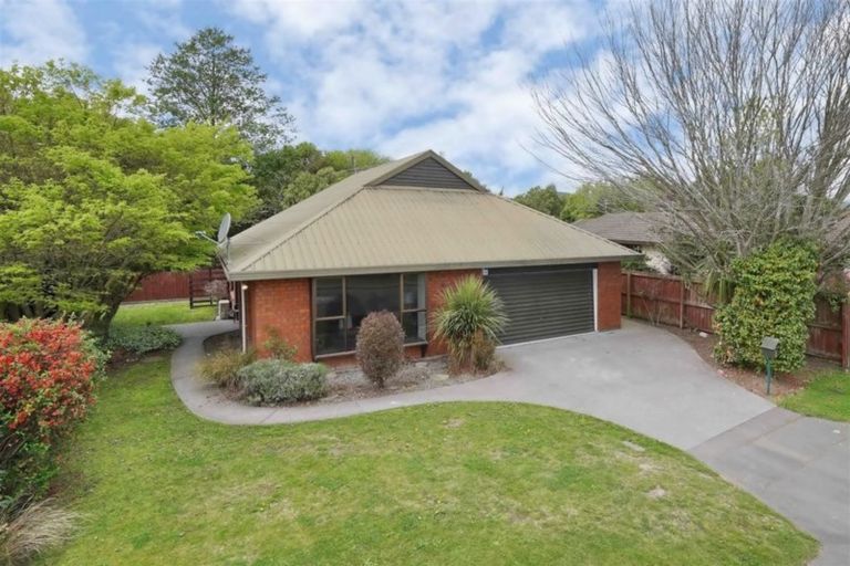 Photo of property in 8 Ridder Place, Halswell, Christchurch, 8025