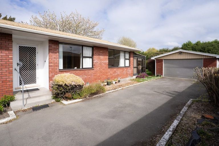 Photo of property in 33 Martbern Crescent, Bishopdale, Christchurch, 8053