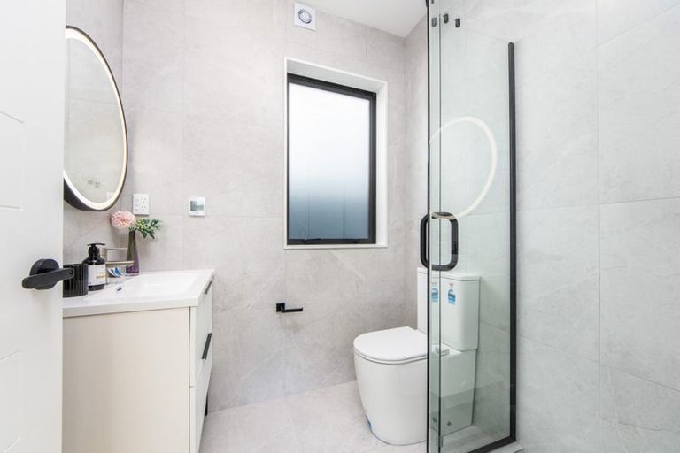 Photo of property in 3b Pendlebury Street, Green Bay, Auckland, 0604