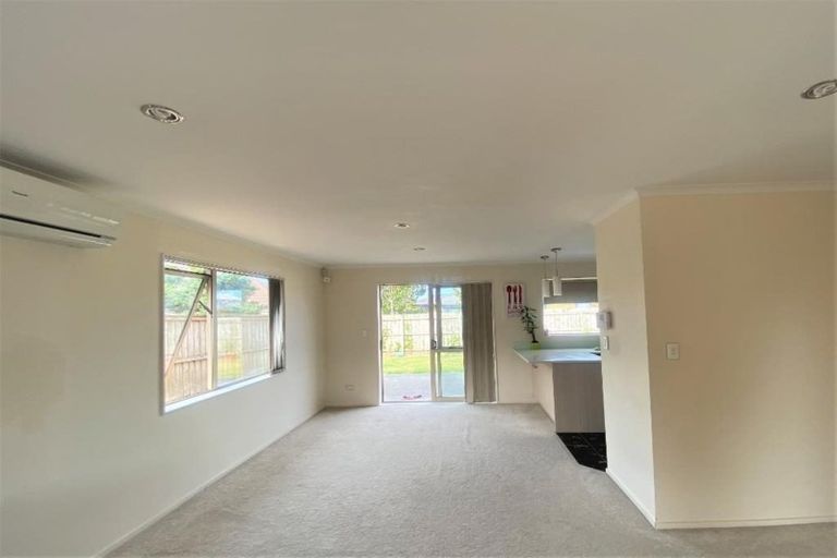 Photo of property in 106a Simpson Road, Henderson Valley, Auckland, 0614