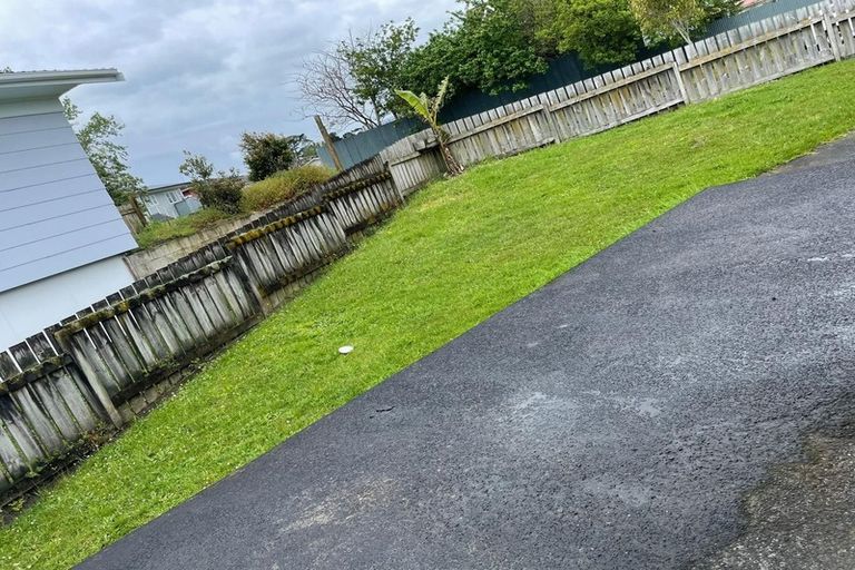 Photo of property in 3 Vina Place, Massey, Auckland, 0614