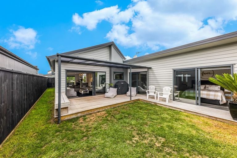 Photo of property in 11 Makete Crescent, Hobsonville, Auckland, 0618