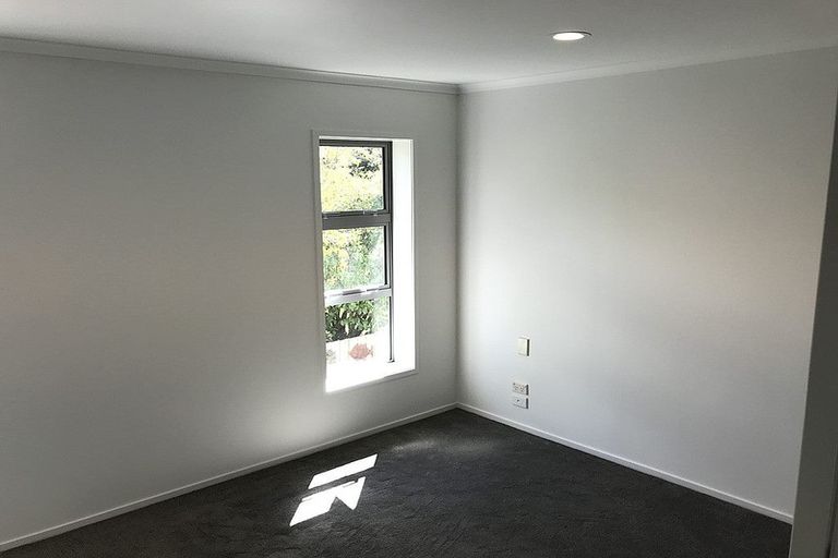 Photo of property in 10/13 Kaihu Street, Northcote, Auckland, 0627