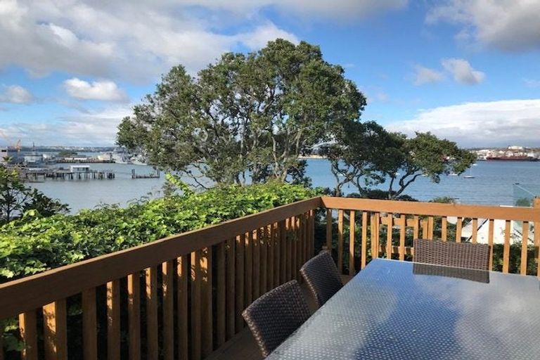 Photo of property in 1/15a Stanley Point Road, Stanley Point, Auckland, 0624