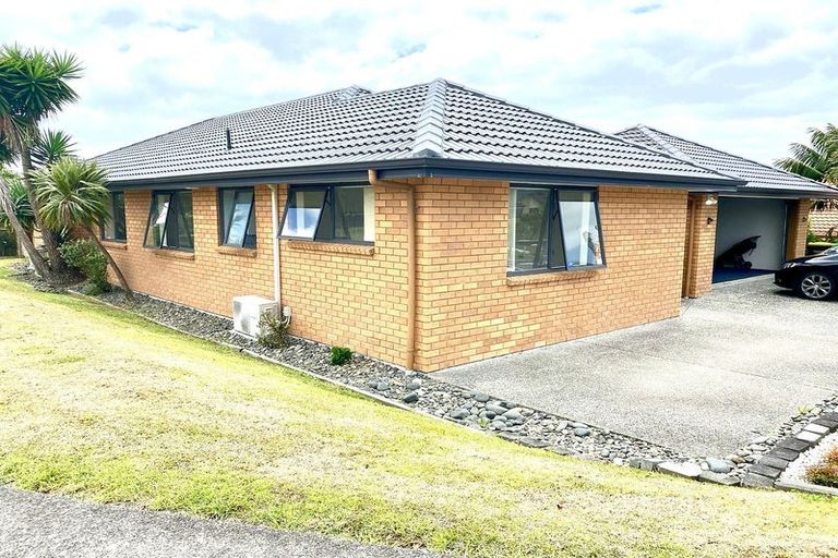 Photo of property in 12 Chadlington Avenue, Henderson, Auckland, 0612