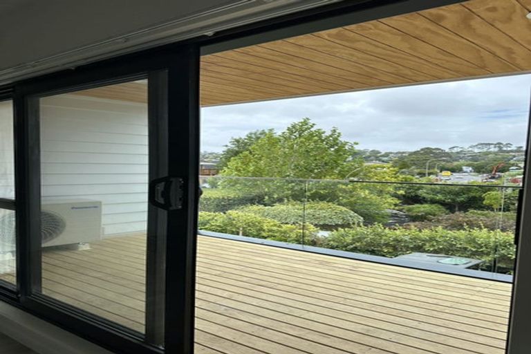 Photo of property in 113e Sycamore Drive, Sunnynook, Auckland, 0620