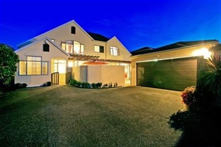 Photo of property in 2/24 Shakespeare Road, Milford, Auckland, 0620