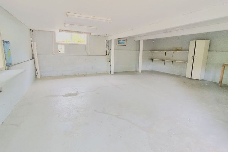 Photo of property in 29 Staincross Street, Green Bay, Auckland, 0604