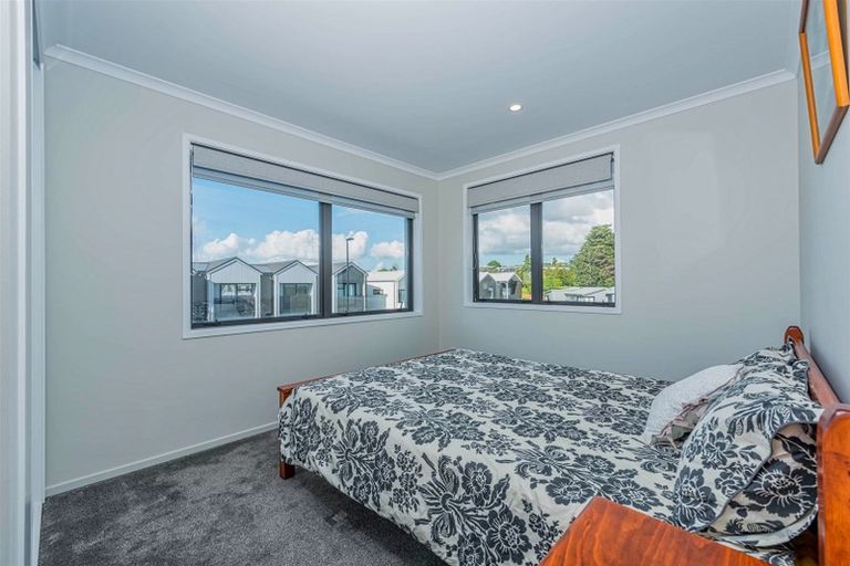 Photo of property in 14 Wai Place, Westgate, Auckland, 0614