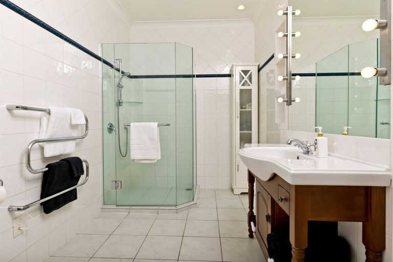 Photo of property in 9 Birchwood Grove, Greenhithe, Auckland, 0632