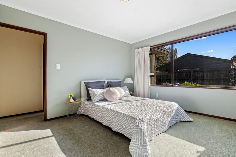 Photo of property in 27a Sayers Crescent, Ilam, Christchurch, 8041