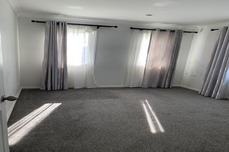 Photo of property in 2 Glastry Close, East Tamaki Heights, Auckland, 2016