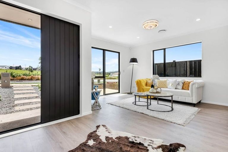 Photo of property in 48 Emerald Avenue, Rosehill, Papakura, 2113