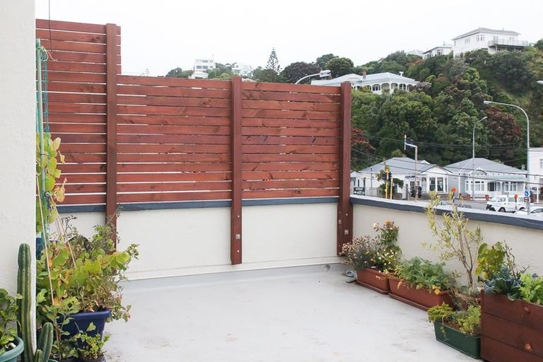 Photo of property in San Antonio Flats, 5/12 Kilbirnie Crescent, Kilbirnie, Wellington, 6022