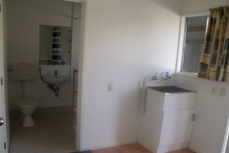Photo of property in 2/7 Phillips Place, Havelock North, 4130