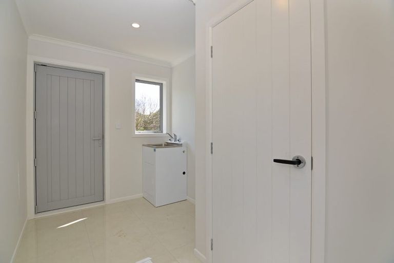 Photo of property in 19 Bendigo Grove, Newlands, Wellington, 6037