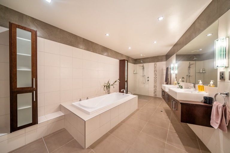 Photo of property in 32 Roys Road, Plimmerton, Porirua, 5026